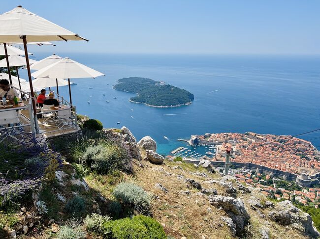 11ヶ月の娘を連れて、MSCクルーズに乗船しました◎<br />ベネツィア発なので前泊後泊してベネツィア観光もしました。<br /><br />1日目　LHR→Venice<br />2日目　Veniceからクルーズ出港 <br />3日目　海上 <br />4日目　Dubrovnik ★今回の旅行記<br />5日目　Kotor<br />6日目　Corfu<br />7日目　Zakyntos<br />8日目　Bari（Alberobello）<br />9日目　Veniceへ帰港<br />10日目　Venice→LHR