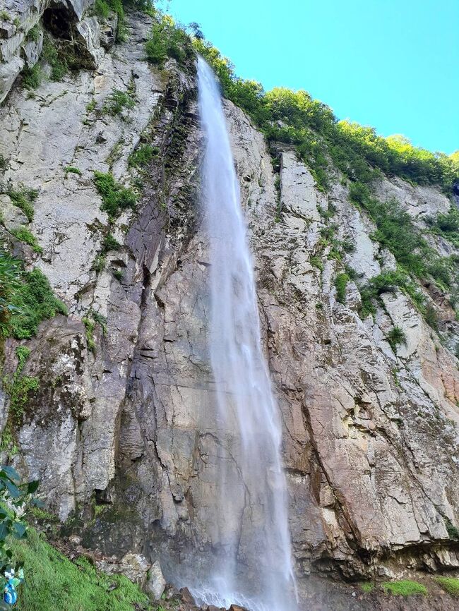 長野県を旅しました<br />写真は、米子大瀑布です！<br />真夏の町を脱出して涼を求めて避暑地にやってきました(*^^*)