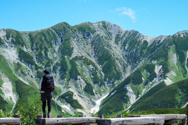 この夏は昨年とは打って変わり天気に恵まれ予定通り7月に1回目の遠征登山に行く事が出来ました。<br /><br />6/17(土)福井の蘇洞門(逆登山で最初に海抜0まで下って戻ってくる変態チックな行程のトコ)振りの山歩きなので楽しみの中にも体力に不安ありありな立山・五色ヶ原となりました。<br />結果は...最高やった!です♪<br /><br />今回の日程は下記の通り。<br /><br />【日程】<br />・1日目 7/28(金) 13:30に自宅出発 → 立山駅の1番近い駐車場にて車中泊<br />※PM半休は申請してたとはいえ、当初15時出発からの大幅な前倒し。前日準備の途中で寝落ちしたことを大後悔!シャワーを浴びて急いで準備。当然今回も「やらかし」が発生...<br /><br />・2日目 7/29(土) 室堂 → 浄土山 → 龍王岳 → 獅子岳 → ザラ峠 → 五色ヶ原(泊)<br /><br />・3日目 7/30(日) 五色ヶ原 → ザラ峠 → 獅子岳 → 龍王岳 → 一ノ越 → みくりが池 → 室堂 → 自宅<br /><br />毎回のことだけど山友が写真に割と時間を割いているので、その分私は休めているはずなんだけど...<br />なぜだろう。毎回キッチリしんどいわ(笑)<br />※体力つけなきゃと毎回反省だけはする。反省はするんだけども実行には未だ移しておらず...実行予定も未定(笑)<br /><br />しんどいのは重々承知。それでも行きたくなるのよね。<br />だから登らないと見れない景色を見に行ける限りは山歩きを続けたいと思ってます♪<br /><br />今回も表紙写真も含め綺麗な写真は山友チョッパーの写真を拝借してます♪<br /><br />インスタでUPしているので綺麗な写真で癒されたいあなた!<br />ぜひインスタで katsu03i を覗いてみてね。<br /><br />あと、ヤマップされている方は「チョッパー・(奈良)」を検索してみて!<br />100倍素敵な写真を見ることが出来ます♪<br /><br />表紙の写真は山友【 katsu03i 】の撮影です♪<br /><br /><br /><br /><br />