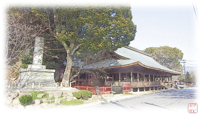 地御前・大歳神社を少し先に進むと山陽本線の踏切が現れます。<br />今回取り上げる「地御前神社」は踏切を越えた右側に見える杜に鎮座しています。