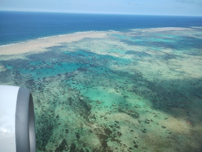 今年の4月に4度目!の入島を試みるも<br />波の影響で渡れなかった鳩間島。<br />やはり行きたい症候群は治らず<br />今回の旅の前半に2泊で組み込みました!<br />中盤は毎年この時期に行く伊平屋島4泊の旅。<br />当初一人で行くつもりが周りに話すと<br />いつしか総勢7名となり、これまた賑やかな合宿状態に!<br />後半はまだ行ったことのなかった伊江島と<br />日帰りでしか行っていない瀬底島それぞれ2泊して<br />トータル14日間の長旅となりました。<br />また今回の旅でもおきなわ彩発見クーポンを<br />¥8,000分ゲットできてお得?な旅にもなりました。<br /><br />1日目<br /> 成田8:10発⇒那覇11:15着(GK303)<br /> 那覇14:35発⇒石垣15:35着(JTA617)<br /> 宿到着後すぐに居酒屋ひとしへ<br />2日目<br /> 東運輸の路線バスにて米原ビーチへ<br />3日目<br /> 朝一の安永観光の船にて鳩間島へ<br />4日目<br /> 鳩間島内散策&ビーチ巡り<br />5日目<br /> 鳩間島から石垣経由竹富島へ数時間の滞在<br /> 石垣18:50発⇒那覇19:50着(SNA050)<br /> 海友と合流し那覇で前夜祭<br />6日目<br /> 泊から運天港経由伊平屋島へ<br />7日目~9日目<br /> 伊平屋島でまったり<br />10日目<br /> 伊平屋から本島に戻り瀬底島へ<br />11日目<br /> 瀬底島でまったり<br />12日目<br /> 本部港から伊江島へ<br />13日目<br /> 伊江島タッチュー&サイクリング<br />14日目<br /> 伊江ビーチでまったり<br /> 那覇経由で帰京 <br /> 那覇19:15発⇒成田21:50着(GK310)<br /><br />旅費<br /> 航空券 <br /> 成田⇔那覇(ジェットスター)¥14,630<br /> 那覇⇒石垣(JTA)¥240(特典航空券利用)<br /> 石垣⇒那覇(ソラシドエア)¥4,740<br /> <br /> 他交通費 <br /> 石垣空港⇔離島ターミナル(カリー観光)¥1,000<br /> 離島ターミナル⇔米原海岸(東運輸1日乗車券)¥1,000<br /> 石垣⇔鳩間(安永観光)¥5,570(WEB割引)<br /> 石垣⇔竹富(八重山観光)¥1,700 <br /> 竹富港⇔コンドイ浜(竹富島交通)¥600 <br /> 那覇空港⇒市内(タクシー)約¥1,400<br /> 泊高橋⇒運天港(やんばる急行バス)¥1,900<br /> 運天港⇒本部港(やんばる急行バス)¥750<br /> 本部港⇒県庁北口(やんばる急行バス)¥1,800<br /> 松尾⇒那覇空港(沖縄バス)¥240<br /> 運天港⇔前泊港(伊平屋フェリー)¥4,820<br /> 本部港⇔伊江港(伊江島フェリー)¥1,390<br /> レンタカー:レンタル伊平屋 軽自動車¥22,000(4日間)<br /><br /> 宿泊費<br /> 石垣島:おり姫の宿 ¥100<br /> (税込み1泊素泊り うち楽天クーポン2900P使用)<br /> ゲストハウスおり姫 ¥3,520<br /> (税込み1泊素泊り 沖縄彩発見割引で¥880引き)<br /> 鳩間島:ペンションマイトウゼ ¥12,000(税込み2泊・3食付き)<br /> 那覇:オリエンタルホテル ¥2,800<br /> (税込み1泊素泊り 沖縄彩発見割引で¥700引き)<br /> 伊平屋島:民宿むーる ¥28,000(税込み4泊・2食付き)<br /> 瀬底島:旅宿もすらのたまご ¥ 7,392 <br /> (税込み2泊素泊り 沖縄彩発見割引で¥1,842引き)<br /> 伊江島:伊江島ゲストハウス ¥5,000(税込み2泊素泊り)<br /> <br /> ※楽天トラベル&直予約