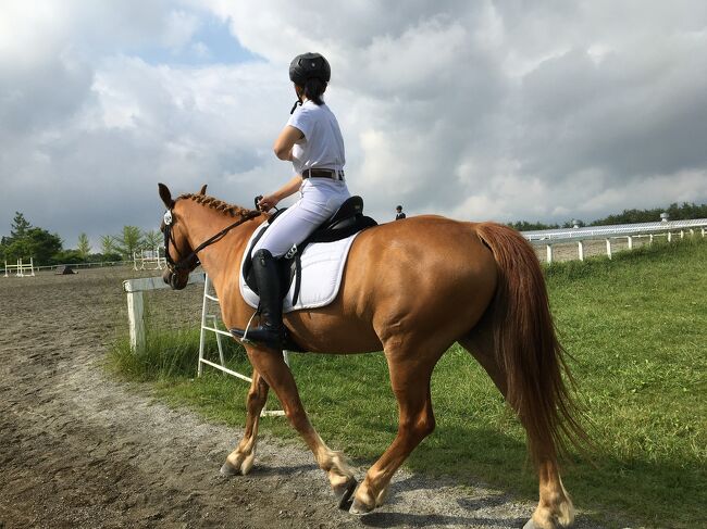 山梨には、とても、すばらしい、馬場馬術競技場があります。山梨県民でさえ、知らない、北杜市の真ん中にあります、八ケ岳リゾナーレホテルのそば、お蕎麦屋さんも充実してます。ジビエ料理もあります。ゴルフ場もたくさんあります。娘の応援と、ゴルフ観光、夏の終わりの夏休みです。また来たくなる良い場所です、