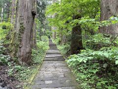 やっとこさきだのに　なしてんだなや？　《　山形県・羽黒山　》