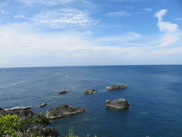 休暇村　南紀勝浦に宿泊<br /><br />前日　太地　翌日　串本<br /><br />何とか　雨降ることなく　両日　可愛い生き物＆風光明媚スポット<br /><br />めぐり合う旅　となりました