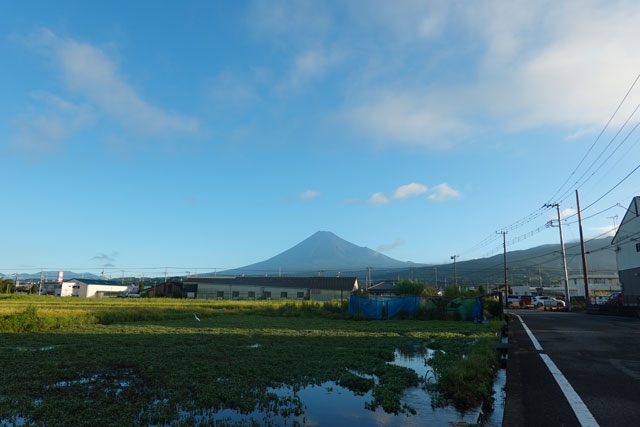 今朝も涼しいうちに市内をポタリングして来ました。<br /><br />▼自転車のデータ<br />走行距離:18.1km<br />走行時間:約2時間15分(休憩時間を含む)<br />バッテリーの消費10%です(上り坂と向かい風以外はアシスト無しで走っています)。<br />自転車は、パナソニック・ジェッターです。<br /><br />★富士市役所のHPです。<br />https://www.city.fuji.shizuoka.jp/<br />