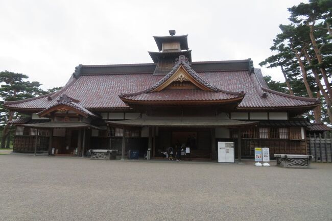 大人の休日倶楽部パス（ＪＲ東日本全線・ＪＲ北海道全線）を利用して北海道まで出かけてきました。<br />初日は、朝６時半過ぎに上野を発ち、新函館北斗、南千歳、帯広を経由して夕方６時半過ぎに釧路駅に到着となりました。<br />２日目は、釧網本線を利用して釧路から塘路を往復して釧路湿原の細岡展望台から湿原を眺めた後、釧路に戻り釧路市立博物館を見学しました。<br />３日目は、朝６時半過ぎの釧網本線で原生花園駅に向かい小清水原生花園を見学した後、網走経由で旭川駅に向かい、夕方５時前に旭川駅に到着となりました。<br />４日目は、朝９時に旭川を発ち、札幌を経由して、夕方３時に函館駅に到着となりました。<br />そして、最終の５日目は午前中に五稜郭公園を見学した後、お昼過ぎの北海道新幹線で帰路につき、夕方６時半に帰宅となりました。<br /><br />９月５日（火）<br />  　6：32　上野　⇒（はやぶさ１号）　⇒　10：53　新函館北斗<br /> 　11：05　新函館北斗　⇒（北斗９号）　⇒　14：05　南千歳<br /> 　14：48　南千歳　⇒（おおぞら７号）　⇒　18：39　釧路<br />９月６日（水）<br /> 　8：57　釧路　⇒　（しれとこ摩周号）　⇒　9：16　釧路湿原　<br />　11：32　釧路湿原　⇒　（ノロッコ2号）　⇒　11：51　塘路<br />　12：17　塘路　⇒　（ノロッコ1号）　⇒　13：05　釧路<br />　　　　釧路駅前　⇔（くしろバス）⇔　市民病院<br />9月7日（木）<br />  　6：38　釧路　⇒　（釧網本線）　⇒　9：28　原生花園<br />　  11：32　原生花園　⇒（しれとこ摩周号）⇒　11：53　網走<br />　  12：37   網走　⇒　（大雪4号）　⇒　16：16　旭川<br />9月8日（金）<br />　 9：00　旭川　⇒　（ライラック14号）　⇒　10：25　札幌<br />　10；57　札幌　⇒　（北斗10号）　⇒　14：41　函館<br />9月9日（土）<br />　　　　函館駅前　⇔（函館市電）⇔　五稜郭公園前<br />　12：06　函館　⇒　（はこだてライナー）　⇒　12：29　新函館北斗<br />　13：39　新函館北斗　⇒　（はやぶさ32号）　⇒　17：39　大宮<br />