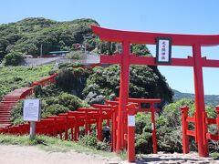 赤鳥居が印象的な元乃隅稲成神社