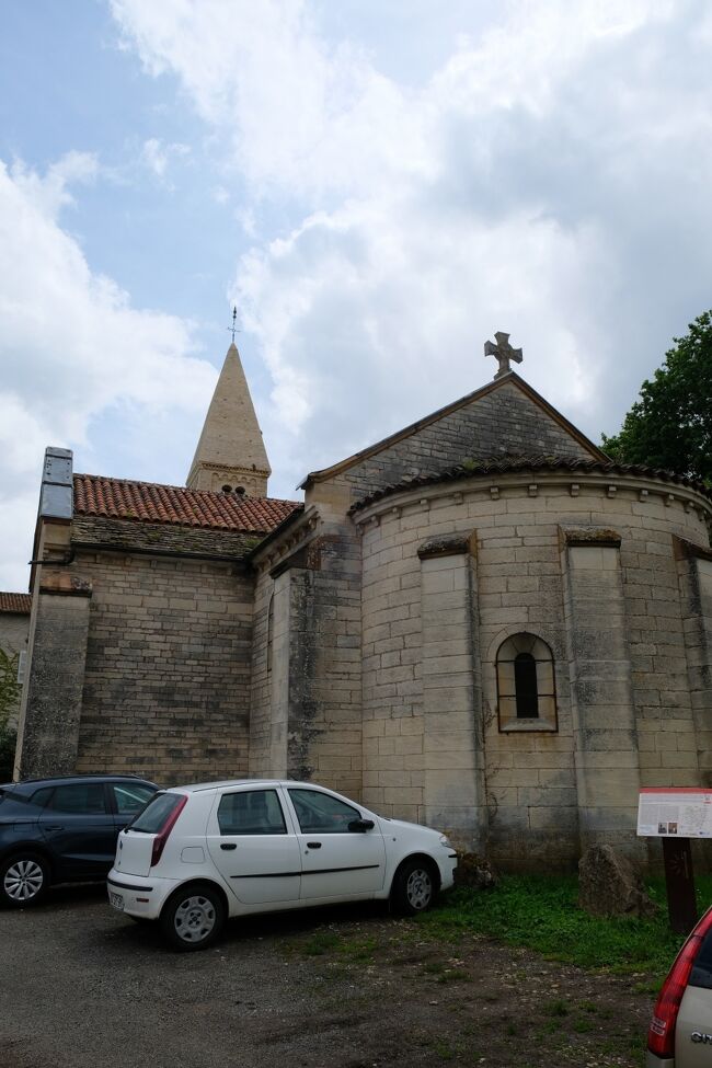 コロナ禍あけを待って4年ぶりとなるロマネスク紀行の復活はベルギーからスタートしました。今回も車でオランダ、ドイツ、フランスを巡りました。８日目（5月12日）の行程、3番目はシャロン＝シュル＝ソーヌ県のシセ＝レ＝マコン (Chissey-lès-Mâcon)、ブラノ(Blanot)、クリニュー(Cluny)のロマネスク教会です。