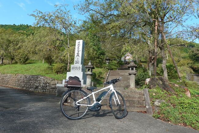 興徳寺(富士宮市下柚野)の彼岸花が咲き始めていないだろうかと自転車で出掛けてみました。<br /><br />▼自転車のデータ<br />走行距離:52.9km<br />走行時間:約5時間(休憩時間を含む)<br />バッテリーの消費29%です(上り坂と向かい風以外はアシスト無しで走っています)。<br />自転車は、パナソニック・ジェッターです。<br /><br />★富士市役所のHPです。<br />https://www.city.fuji.shizuoka.jp/<br /><br />★富士宮市役所のHPです。<br />http://www.city.fujinomiya.lg.jp/index.html<br /><br />★道の駅富士川楽座のHPです。<br />https://www.fujikawarakuza.co.jp/<br /><br />★興徳寺のHPです。<br />https://kotokuji.jp/<br /><br />★日蓮宗HPの正法寺紹介ページです。<br />https://myouhou.com/temple/post_121/