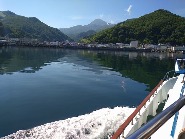 夏の北海道が大好きです。<br />今年はどうしようかなぁ～と考えた結果、かねてから憧れていた世界自然遺産の知床に決めました！<br /><br />街歩きは得意ですが、大自然での旅があまり経験ないためドキドキしていました。<br />予約をしてから旅の当日まで観光のために下調べや計画を練ってはイメトレする毎日・・・（笑）<br />（ある程度頭に叩き込んで失敗のない旅行をしたいタイプです）<br /><br />しかし自然の成り行きは私の思う通りにいかない・・・<br /><br />メインイベントは知床五湖ウォーキングと羅臼ホエールウォッチング！<br />無事に果たすことができたのか・・。<br /><br />★1日目はこちらhttps://ssl.4travel.jp/tcs/t/editalbum/edit/11846316/<br /><br />★2日目はこちらhttps://ssl.4travel.jp/tcs/t/editalbum/edit/11846715/<br /><br />★3日目：チェックアウト～知床峠～羅臼港・ホエールウォッチング～網走経由で女満別空港へ