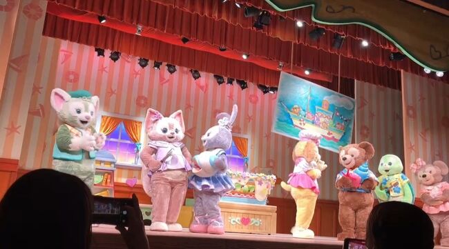 友人に誘われて、ディズニーシーで新しく始まったダッフィー&フレンズのワンダフル・フレンドシップを見てきました!<br />予約に苦戦し、何とか座席をゲット!