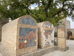 エセバックパッカーが行くウズベキスタン 11日間　⑥ タクって死者の町と月と星の宮殿