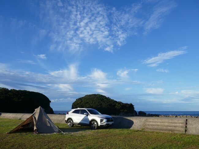 深夜、国道1号を通行し朝、愛知県伊良湖岬からフェリーで三重県鳥羽市へ。<br />伊勢神宮参拝、伊勢志摩の先の地の果てのような海岸でキャンプして海で泳ぐ。<br />☆後編、7/20（木） 外宮、内宮参拝、英虞湾のともやま展望台。<br />その後、キャンプ場に戻り海水浴。<br />7/21（金） ひと泳ぎしたあとキャンプを撤収し、内宮近隣のおはらい町、おかげ横丁へよったあと、伊勢湾フェリーで愛知県伊良湖岬へ。<br />その後、豊川ICから東名、新東名を通行し帰宅。