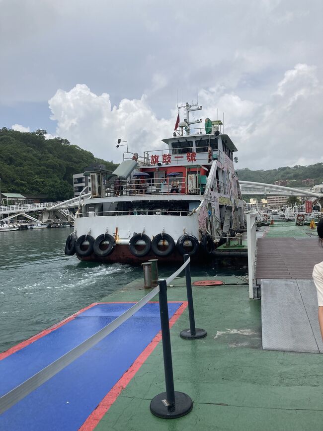 2023年夏休みを利用して台湾の金門島へ行ってきました。<br />ゴールデンウィークに久しぶりに会った香港人の友人と<br />厦門で会う予定もあって、金門島と厦門を周る予定でした。<br /><br />万全を期したハズが残念ながら厦門へ（フェリー）は渡れなかった・・・・、<br />という記録です。<br /><br />なので頑張って全日　金門島　観光を堪能してきました。<br />少しでも参考になれば幸いです。<br />なるべく金額を表示してみます。<br />毎回、土地の物を沢山食べて、沢山見て回るのを目標にしています。<br /><br />私は全日空の丘マイラーで、結構マイルが溜まってきたので<br />今回初めてマイルを使って特典航空券で行きました。<br />行程は　成田→高雄→金門　（帰りは逆）です。<br />今後、10月クアラルンプール　12月ハノイに特典航空券を利用して行く予定です。