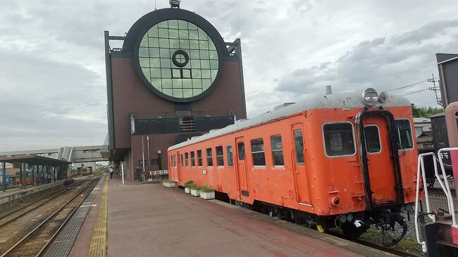 茨城県のJR・私鉄が乗り放題になる「ときわ路パス」で、取手駅から関東鉄道常総線に乗って、下館駅から真岡鉄道に乗って、栃木県の真岡駅のSLキューロク館と真岡の街歩きを楽しんできました。SLや旧式客車などが無料で見られます。真岡駅舎がSLをイメージしたもので、これだけでも見る価値ありますね。<br />駅周辺の鉄道施設まとめて「真岡駅まるごとミュージアム」と呼んでいるようです。<br /><br />その後、もう少し乗り鉄を楽しもうとJR水戸線で水戸まで行ったところ、雨になり、特急ひたちで帰ってきました。<br />週末限定の一日限りのチケットですが、「大人の休日」割で1670円と関東鉄道、真岡鉄道乗車だけで既にお得で、乗ってみる価値ありました。<br />