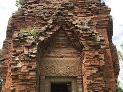 バッタムバン穴場のスナン寺院