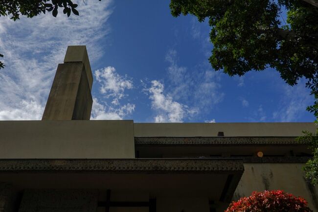 芦屋にフランクロイドライト設計の迎賓館があるのを思い出し、愛方誘って見学へ。建築やフランクロイドライトに興味のなかった愛方も楽しめたそうなので、１００年経った今でもそれだけ魅力的な建物だということかも知れない。<br /><br />フランクロイドライトやヨドコウ迎賓館の詳細について、私が説明するよりも公式ホームページをご覧ください。