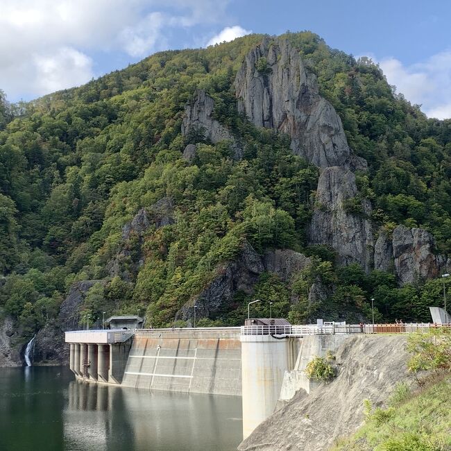 連休を利用して前日に北海道開拓の村を見学したあとに初めての車中泊をして札幌岳登山をしました。下山後に豊平峡ダムを見学して豊平峡温泉に入ってきました。