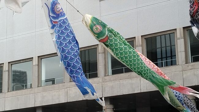 どんどん開発が進む「うめきた」と、スカイビルの鯉のぼりを見てきました。<br />画像は、鯉のぼり＠梅田スカイビルにてです。<br /><br />過去の大阪・大阪市北区散歩記。<br /><br />関西散歩記～2023 大阪・大阪市北区＋淀川区編～<br />https://4travel.jp/travelogue/11858312<br /><br />関西散歩記～2023 大阪・大阪市北区＋西区編～<br />https://4travel.jp/travelogue/11844057<br /><br />関西散歩記～2023 大阪・大阪市北区編～<br />https://4travel.jp/travelogue/11842458<br /><br />大阪・大阪市北区まとめ散歩記。<br /><br />My Favorite 大阪・大阪市北区 VOL.1<br />https://4travel.jp/travelogue/11858042<br /><br />大阪まとめ旅行記。<br /><br />My Favorite 大阪 VOL.16<br />https://4travel.jp/travelogue/11858248<br /><br />My Favorite 大阪 VOL.15<br />https://4travel.jp/travelogue/11817662<br /><br />My Favorite 大阪 VOL.14<br />https://4travel.jp/travelogue/11776224<br /><br />My Favorite 大阪 VOL.13<br />https://4travel.jp/travelogue/11741259<br /><br />My Favorite 大阪 VOL.12<br />https://4travel.jp/travelogue/11700184<br /><br />My Favorite 大阪 VOL.11<br />https://4travel.jp/travelogue/11682117<br /><br />My Favorite 大阪 VOL.10<br />https://4travel.jp/travelogue/11674434<br /><br />My Favorite 大阪 VOL.9<br />https://4travel.jp/travelogue/11667346<br /><br />My Favorite 大阪 VOL.8<br />https://4travel.jp/travelogue/11639133<br /><br />My Favorite 大阪 VOL.7<br />https://4travel.jp/travelogue/11625308<br /><br />My Favorite 大阪 VOL.6<br />https://4travel.jp/travelogue/11593942<br /><br />My Favorite 大阪 VOL.5<br />https://4travel.jp/travelogue/11361830<br /><br />My Favorite 大阪 VOL.4<br />http://4travel.jp/travelogue/11242529<br /><br />My Favorite 大阪 VOL.3<br />http://4travel.jp/travelogue/11152287<br /><br />My Favorite 大阪 VOL.2<br />http://4travel.jp/travelogue/11036195<br /><br />My Favorite 大阪 VOL.1<br />http://4travel.jp/travelogue/10962773