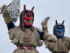 神様が　子供いじめる　なまはげ神事　《　秋田県・男鹿半島　》