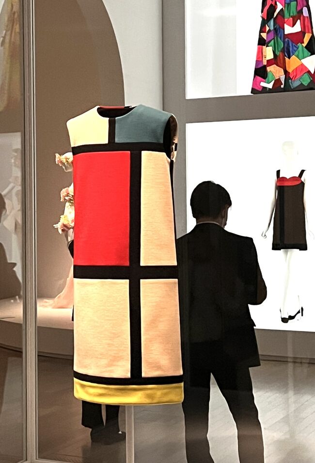 Yves Saint Laurent, Across the Style<br />イブサンローラン展 時を超えるスタイル<br /><br />国立新美術館<br /><br />2023年9月20日~12月11日<br /><br />守備範囲ではないけど<br />行ってみた