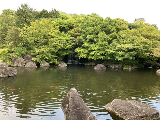 　ゴールデンウィークに連れの田舎である鳥取に帰省していました。鳥取全域に加えて兵庫にも足を延ばしましたが、今回のの旅行記は２日目、義姉（長女）に軽自動車を借りて兵庫県に足を延ばしました。<br /><br />四半世紀ぶりに姫路城を観光した後、隣にある好古園をぐるりと巡り、姫路駅前商店街を歩いてお土産を探し、さらに書写山まで足を延ばしました。