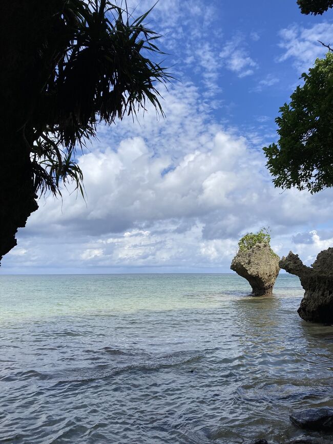 ☆あー海見たい！　海といえば石垣島！！<br />　最近テレビでもよくやってるし<br />　仕事も忙しいし　癒されに行って来ます。<br />　また変わってるかな<br />　<br />10月8日（日）羽田空港・ANA（11:30）→石垣島空港（14:40）<br />10月11日（水）石垣島空港・ANA（12:10）→羽田空港（14:55）<br />＊イーストチャイナシー石垣島ホテル2泊<br />＊ピースアイランド竹富島1泊<br />飛行機とホテルで6万円いかなかった　やった！<br /><br />石垣島のホテルで一緒に働いていたM子と2人で行ってきまーす♪<br />アクティビティとかいろいろ調べたんだけど<br />何も予約せず行き当たりばったりの旅になりました。<br />忘れないように日記です。