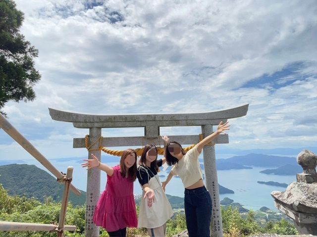 熊本で友達の結婚式があり<br />熊本で１泊し、次の日は天草に行きました。<br />地元の友達８人で天草観光をしました♪