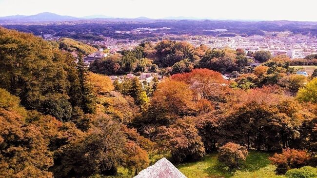 10月21日からの福島県中通りの3泊4日の旅行記です<br /><br />トップ画像は二本松城の天守台からの眺望です<br /><br />福島県は日本で3番目に広い都道府県で東京、神奈川、埼玉、千葉の首都圏の合計面積とほぼ同じ面積の県です。福島県は海側から浜通り、中通り、会津と3つのエリアに分けられて言われてます。今回は中通りの北は福島市～二本松市～本宮市～郡山市～白河市に訪問して、紅葉の始まった景色を満喫してきました！<br /><br />今回の旅行記の移動は公共交通メイン利用で、二本松市と本宮市は観光支援策で片道500円タクシーを実施中で利用させてもらいました。<br /><br />福島県は果物に、お米、お酒、常磐物の魚等美味しい物が多く、人も優しく楽しい4日間でした。今回紹介したエリアは11月中旬までは紅葉が楽しめると思います。<br /><br />ホテルステイも旅行の楽しみの１つで、1泊毎にホテルを選びました<br />10月21日(土)　福島市　HOTEL SANKYO FUKUSHIMA<br />10月22日(日)　福島市　リッチモンドホテル福島駅前<br />10月23日(月)　郡山市　郡山ビューホテルアネックス<br /><br />今年は猛暑も続き紅葉は遅いかなぁと思いましたが、どこも紅葉が始まっていて美しい福島の風景でした。大好きな福島を知ってもらえたら嬉しいです。<br /><br />またまた長い旅行記ですが最後まで楽しんで下さい(^^)<br /><br />