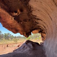 エアーズロック、大自然満喫の旅（その１）　～ウルルの周りを３時間かけて１周～