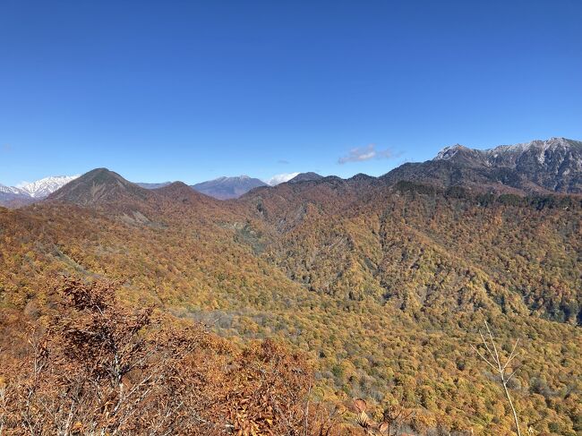 燃えるようなブナの森を抜けて奥裾花自然園と中西山登山