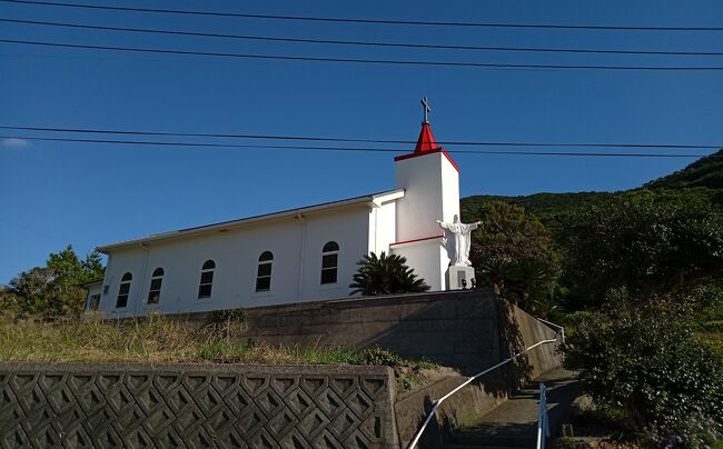 10/21<br />今日、最初の教会は高井旅教会、赤いとんがりボウシがお洒落です。<br />