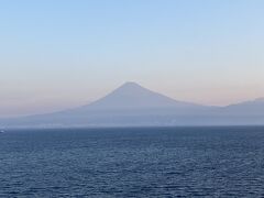 駿河湾から見た朝焼けの富士山　飛鳥2