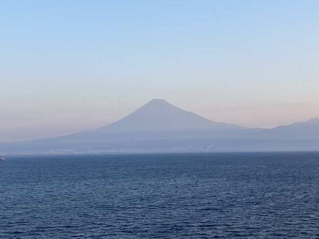 駿河湾から見た朝焼けの富士山を見るために駿河湾へ寄り道してくれました。