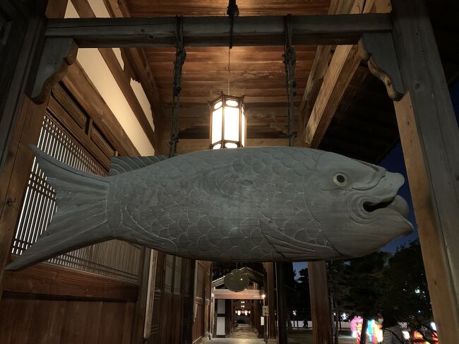 京都に中華色の強いお寺があるのをたまさんの旅行記で知り、ランタン祭りがあり、ライトアップをやっていると知りました。<br />これは行ってみたい！と思い行って来ました。<br />丁度その日、カフェの予約もできました。