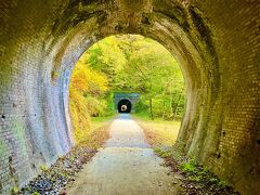 アプトの道（旧信越線の遊歩道）の紅葉を散策 【古いめがね橋、廃線や廃トンネル、碓氷湖など】 