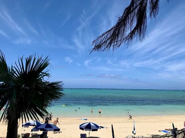 今年も10月に5泊6日で沖縄旅行に行ってきました。<br />初日はリソルトリニティ那覇に1泊。その後、恩納村にバスで移動してモントレ沖縄に4泊してゆったりと過ごしました。<br />恩納村では、近場でグルメを楽しみつつモントレ沖縄でお籠りステイ。ビーチとプールを満喫した5日間でした。