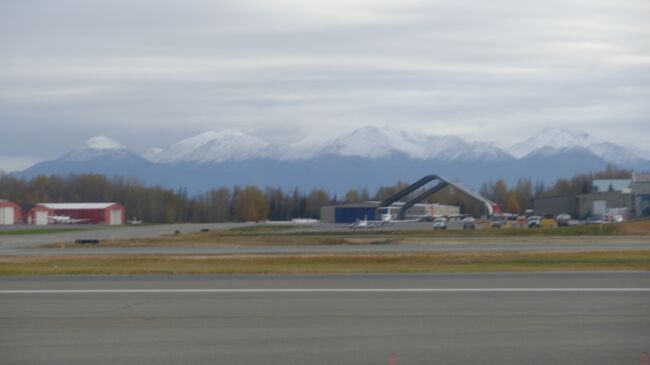 　オーロラを見にアラスカへ。本編ではアラスカ航空でシアトルからアンカレッジ入りするまでどす。