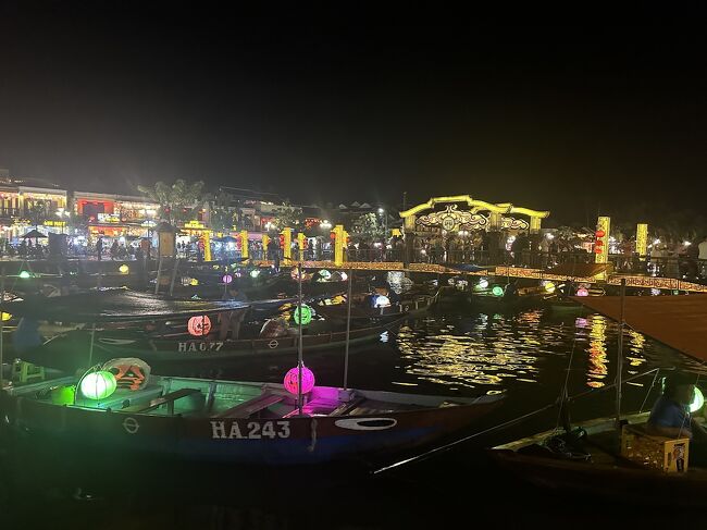 ベトナムは、ホーチミンは、何度も訪れましたが、今回は、ホイアンを初めて訪れました。<br />ホイアンの街は、夜がメインですね。幻想的で、素晴らしかったです。<br />Golden hands Bridgeも迫力があつて良かった。<br />また来たいです。