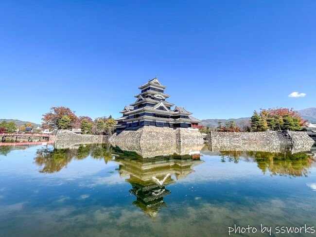 出張の空き時間を利用して、プチ松本観光してきました。<br />駅から松本城までは意外と距離があり、バスを活用しうまく時間内に名所を巡ることができました。<br /><br />行き<br />あずさ5号　立川 8:24発 松本 10:37分着<br />帰り<br />あずさ54号 松本 18:40発 立川 20:49着