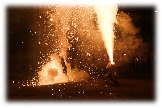 10/14、豊橋市御園町に鎮座する東田神明宮の例祭で奉納される手筒花火を見に出かけてきました。