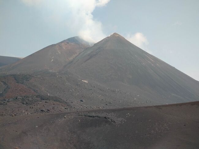 2023年8月　シチリア旅行　5日目前半　10日前に噴火したエトナ山にツアーで登る　Etna