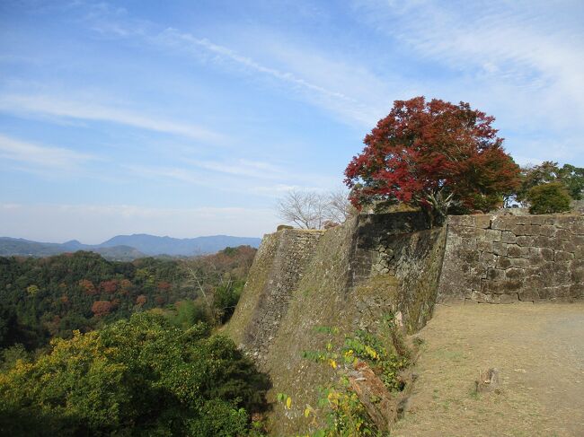 お城の紹介番組でも人気が日本100名城の岡城に行ってきました。<br />場所は、大分県の豊後竹田（ぶんごたけた）です。<br /><br />実際に訪れてみて、岡城の人気の秘密が良くわかりました。立派な石垣、眺望の良さ、縄張りのスケールなどなど、私の訪れた日本100名城の中でもトップクラスでした。<br />お天気に恵まれたことも幸いしました。