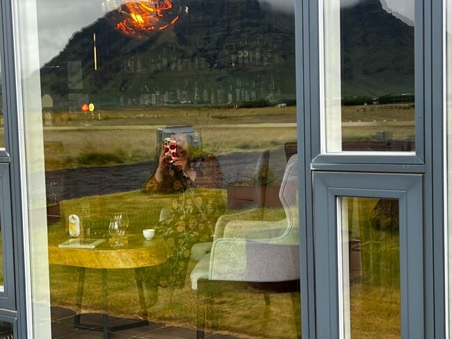 2023年8月、10日間アイスランドへドライブ旅行。<br /><br />レイニスファラとディルホゥラエイに近い。<br />旅行の終盤、Jökulsárlón（氷河）の 中継地点に選ぶ。<br /><br />こぢんまりしたホテル。<br />広い部屋で楽っくり。<br />美味しいお料理と気取らないレストラン。<br />楽しい時間を過ごしました。<br />お勧めです。