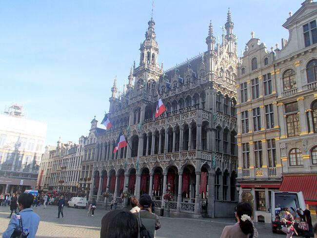 2014年8月のオランダ・ベルギー旅行の際に、ブリュッセル市内の世界遺産3ヶ所を訪問しました。<br /><br /><訪れた世界遺産><br />①グランプラス<br />②ストックレ邸(外観のみ)<br />③オルタ邸(建築家ヴィクトル・オルタの主な都市邸宅群の構成遺産の1つ)