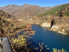 紅葉はいまいちでも四万ブルーの奥四万湖