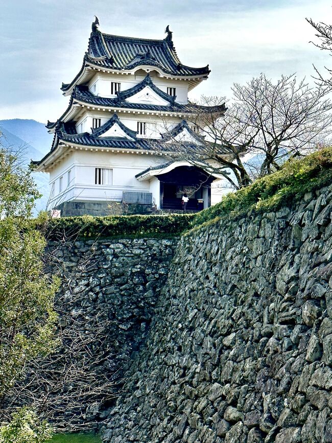 JR西日本が販売している「松山・広島割引きっぷ」を<br />使って、広島、宮島、宇和島、松山を巡ってみました。<br />3日目は、宇和島と松山・道後温泉を訪ねました。
