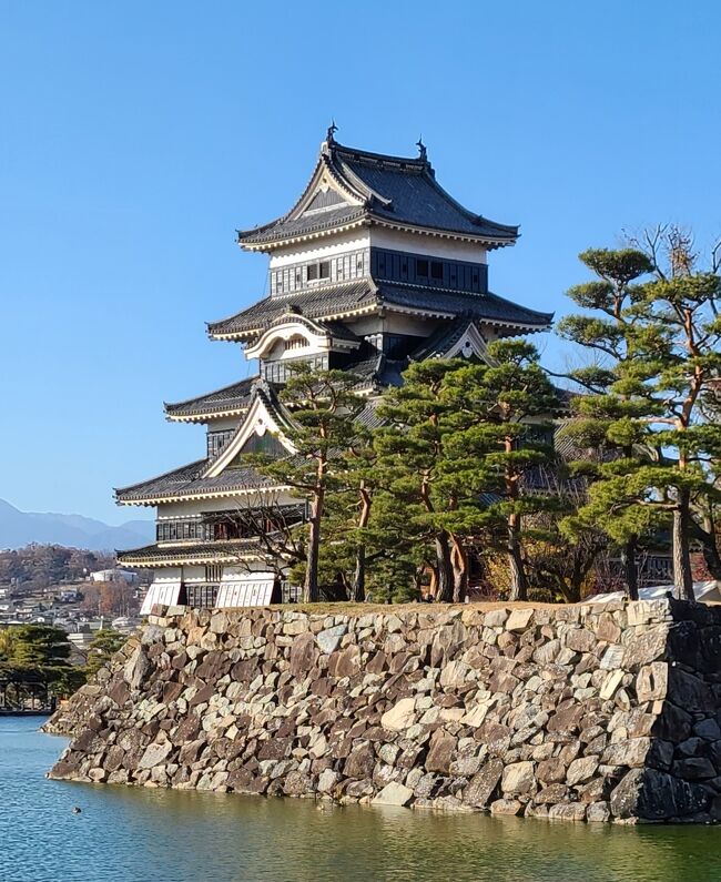 ちょっと前の旅行になります<br />仕事半分で同僚と国宝・松本城とその周辺の観光をしてきました<br /><br />端折っての投稿(残っていない写真もあり)です、一昨年書いた口コミも参考になれば嬉しいです^^