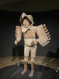東京国立博物館 "特別展 古代メキシコ ～マヤ・アステカ・テオティワカン～" ④ なかなかの迫力、170㎝×118㎝ の "鷲の戦士象" ！