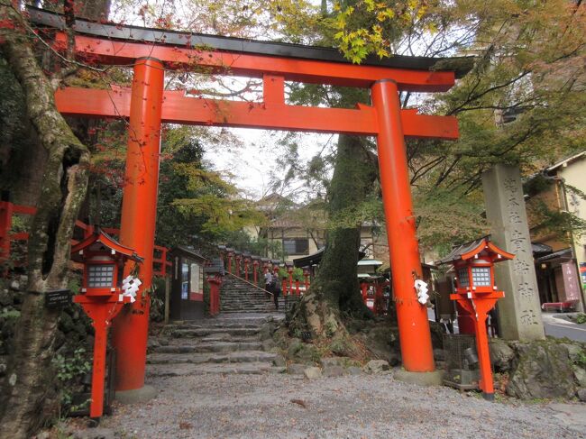 京阪電車と叡山電鉄と京都バスに乗って貴船神社にお参りしました。<br /><br />一の鳥居→梶取社→貴船神社(本宮)→奥宮→結社(ゆいのやしろ))別称：中宮(なかみや)の順でお参りしました。